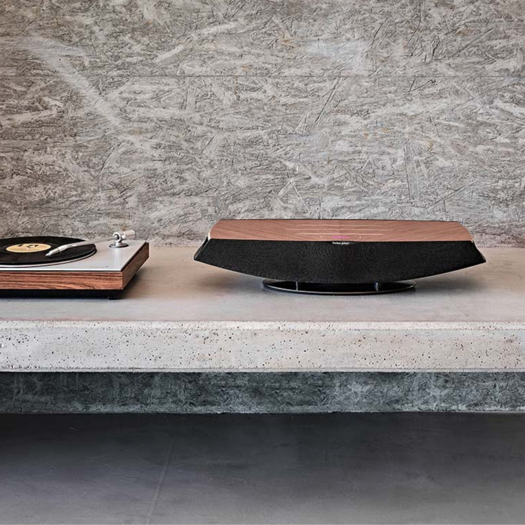 De Sonus faber Omnia is een geavanceerd draadloos muzieksysteem dat Italiaans vakmanschap en moderne audio-technologie naadloos integreert.