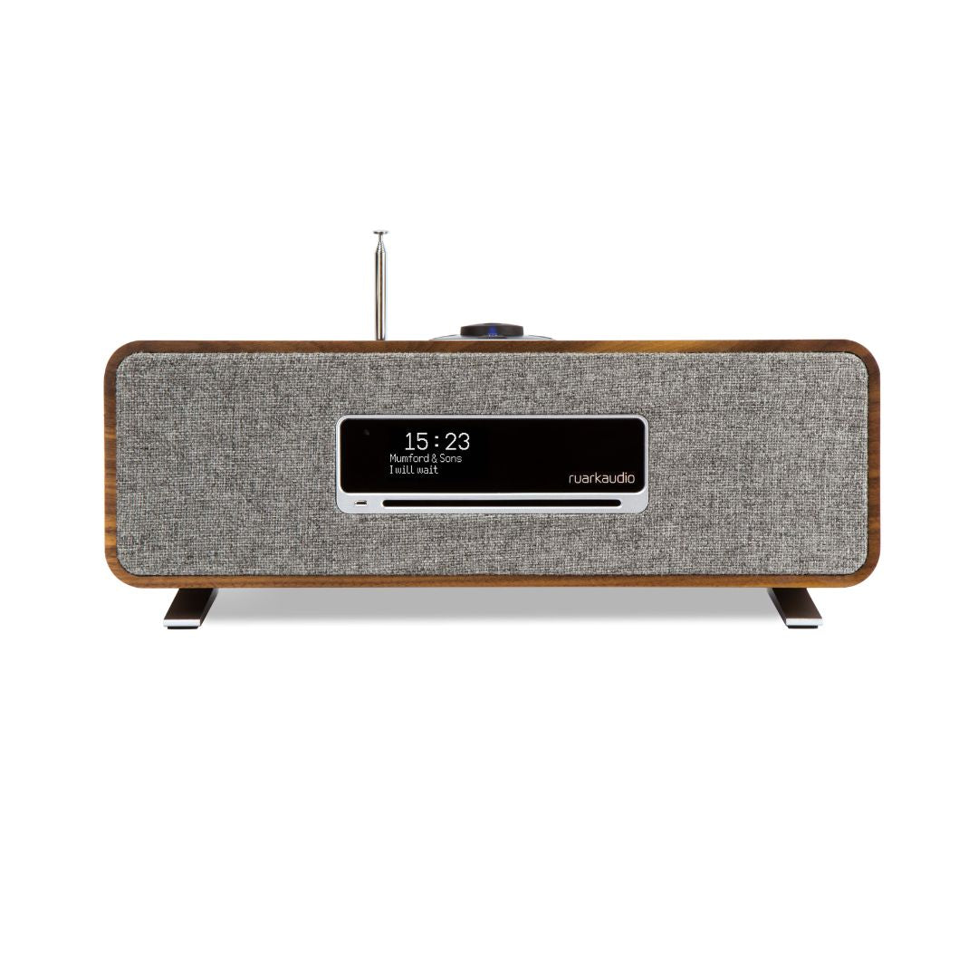 De Ruark R3S walnut is de compacte uitvoering van het R410 muzieksysteem, uitgevoerd met een cd-speler en uiteraard radio- en streamingfuncties die je van een compact muzieksysteem kunt verwachten.